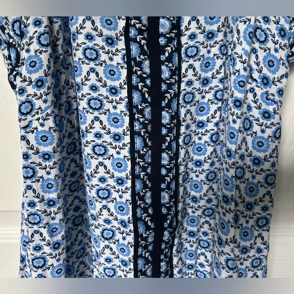 LOFT Floral Flutter Sleeve Blue White & Black Swing Dress Size Medium - Picture 11 of 16